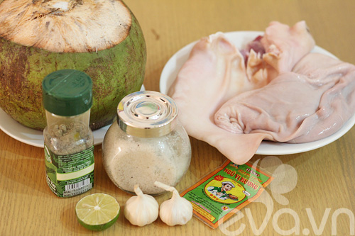Tai và dạ dày heo om nước dừa - 1