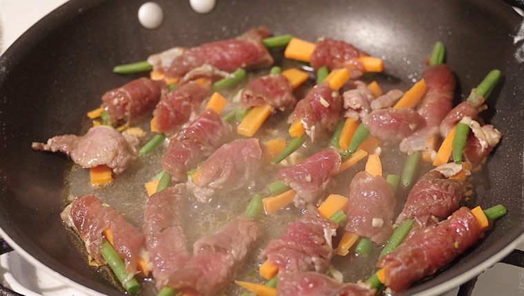 Cách làm món thịt bò cuộn rau củ