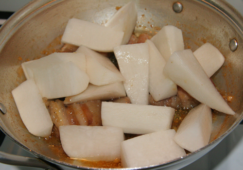 Thịt lợn kho củ cải - đơn giản mà ngon cơm 4