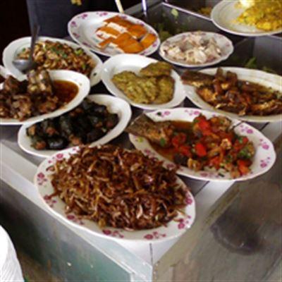 Cơm bình dân – Ngụy Như Kon Tum