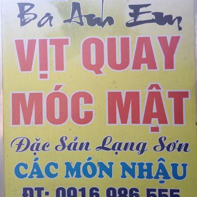 Quán 3 Anh Em – Vịt Quay Móc Mật