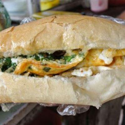 Bánh Mì Trứng – Lạch Tray