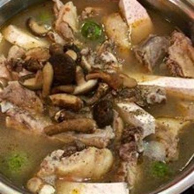 Vịt Om Sấu Anh Thấy – Lạch Tray