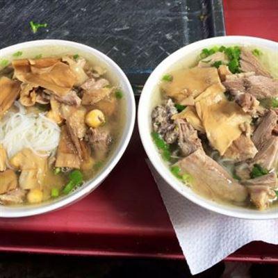 Sơn Tùng – Bánh Mì Sốt Vang & Bún Phở Các Loại