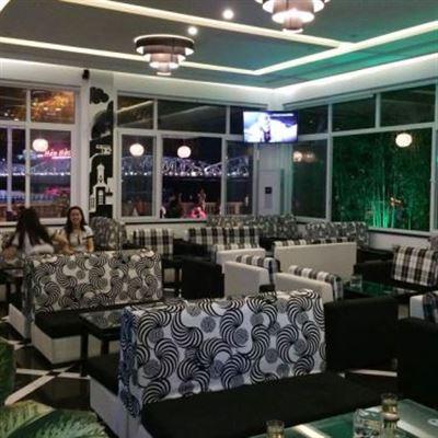 Black & White Cafe