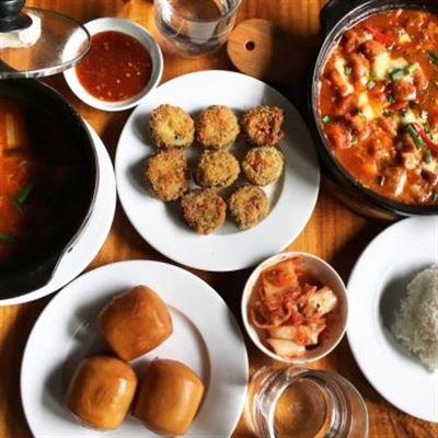 La Maison Cafe & Restaurant