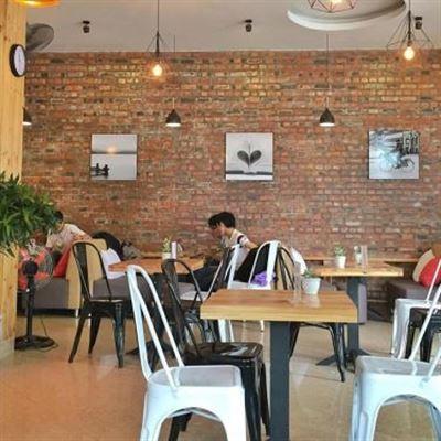 Light Room Kafe
