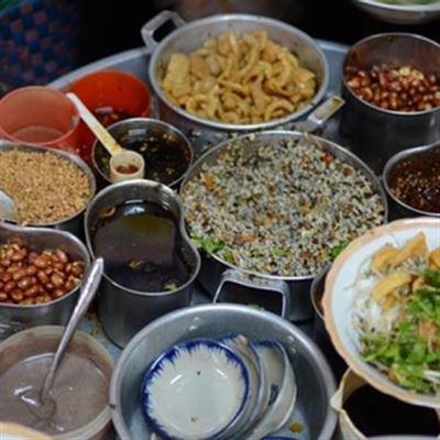 Cơm & Bún Hến O Móm
