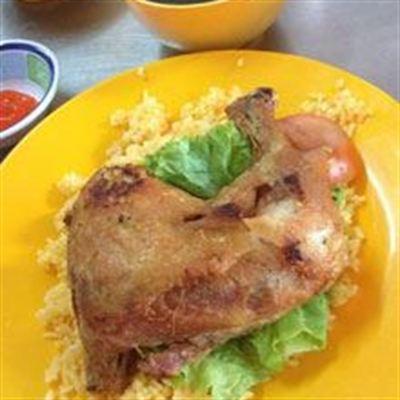 Quán 142 – Cơm Gà Xối Mỡ