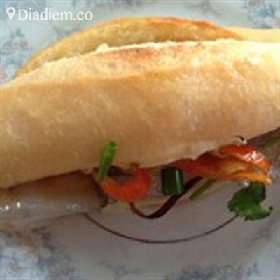 Bánh Mì Lọc Chả