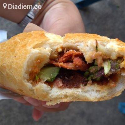 Bánh Mì Thịt Quay Chả