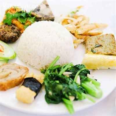 Cơm Chay Sen Vàng – 30 Tháng 4
