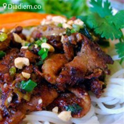 Quán Bà Hồng – Bún Thịt Nướng, Nem Lụi, Bánh Xèo