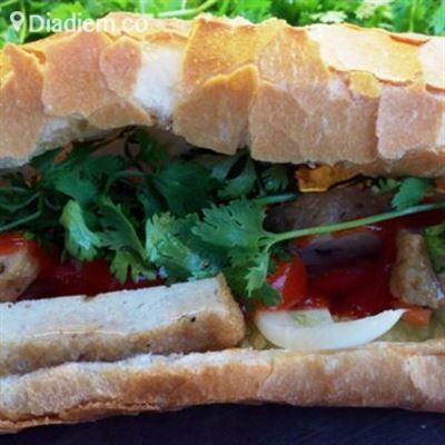 Út Hồng – Bánh Mì