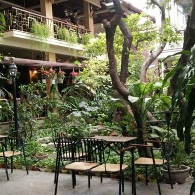 Hội Quán Việt Cafe