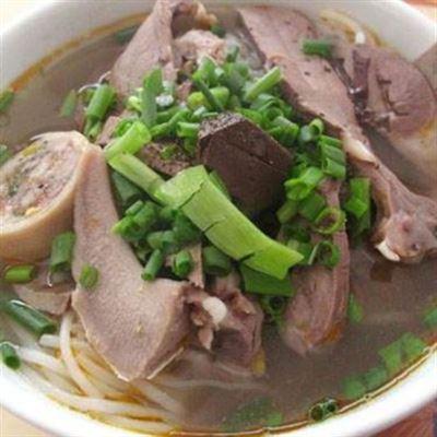 Đông Phi – Bún Lòng Thả & Giò Hầm Đậu