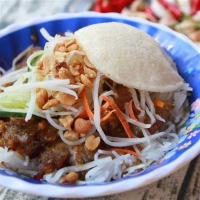 Mẹ Nấm – Nem Lụi & Bún Thịt Nướng