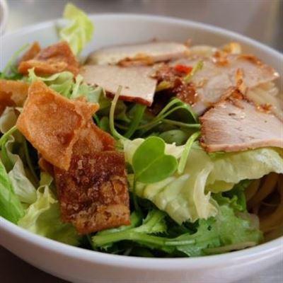 Năm Bảo – Cao Lầu & Mì Quảng