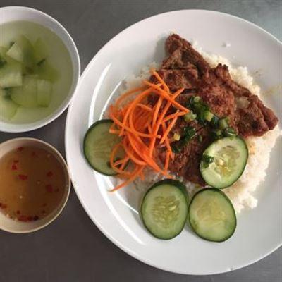 Quán Ăn 20 Lê Lợi – Cơm, Bún Bò & Bánh Tráng Phơi Sương
