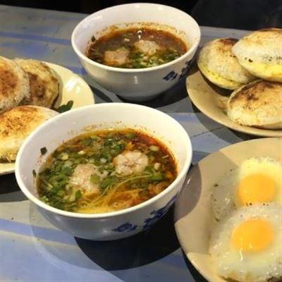 Cô Chín – Bánh Căn Dốc Nhà Làng