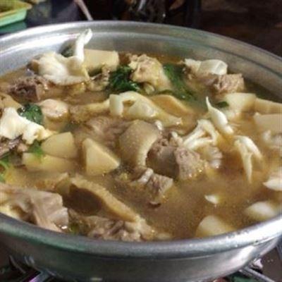Tao Ngộ – Lẩu Gà Lá É