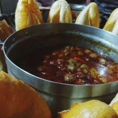 Bánh Mì Xíu Mại Đầu Chợ Đêm