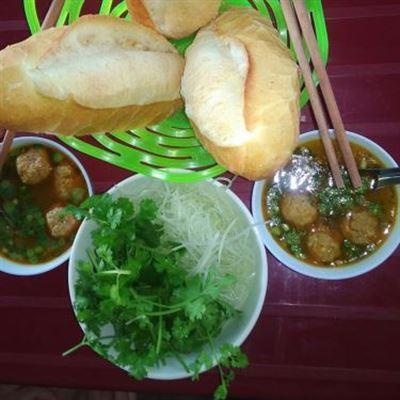 Nhật Uyên – Bánh Mì Bình Dân