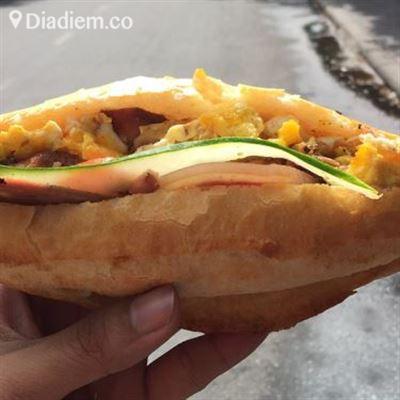 Cô Huệ – Bánh Mì & Sinh Tố